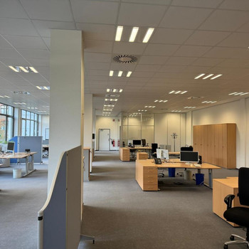 Helle Büroflächen in zentraler Lage von Duisburg | hauseigene Kantine | viele Stellplätze