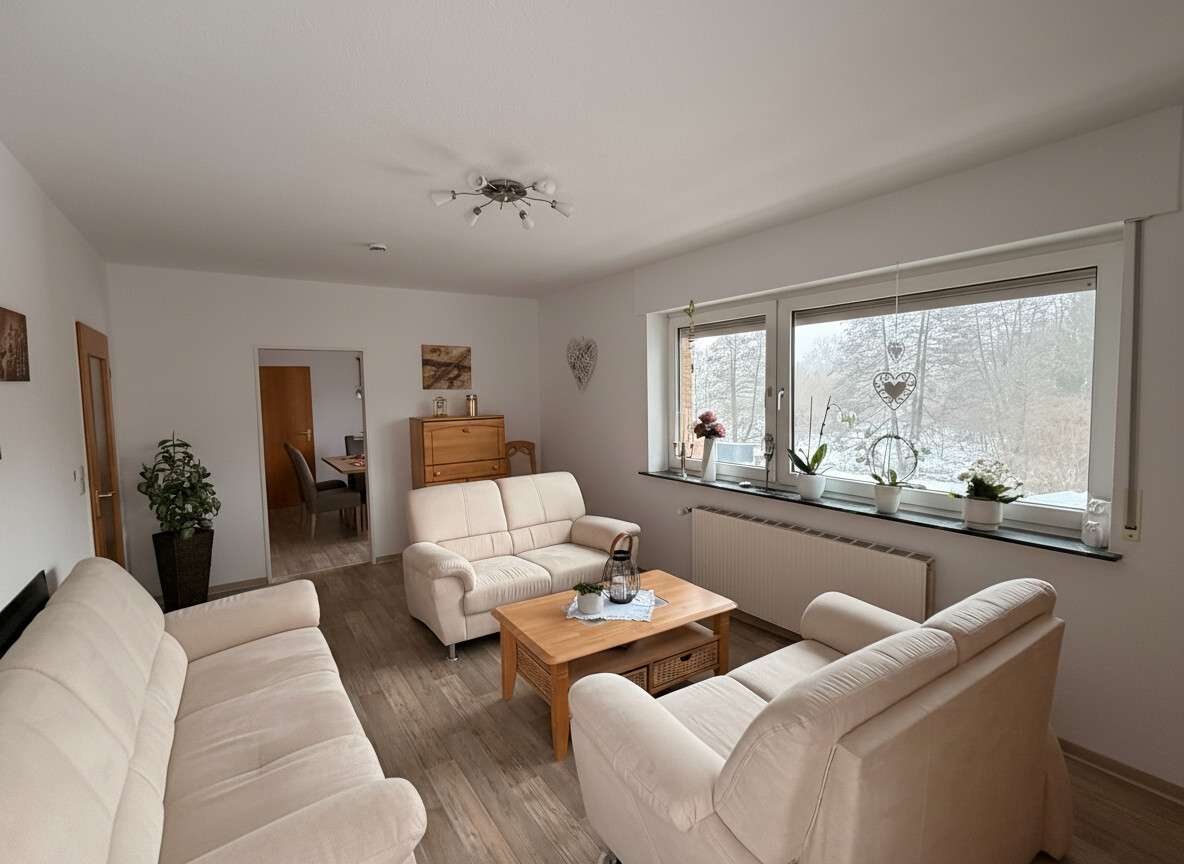 Immobilie in Horn-Bad Meinberg - Großzügiges 2-Familienhaus in Hanglage mit Dachterrasse, Loggia und 4 Garagen - Bild 2