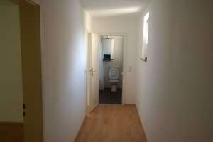 2 (nahezu gleich große) Zimmer+Wohnküche+Bad :  Ideal auch für WG/Student*innen – Klinkerberg 35, 86152 Stadtjägerviertel, Augsburg – Vorschaubild 4
