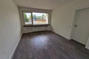 Vollständig renovierte Wohnung mit vier Zimmern und Balkon in Krefeld – Die vollständige Adresse der Immobilie erhältst du vom Anbieter., 47803 Benrad-Nord, Krefeld – Vorschaubild 5