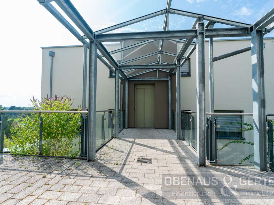 Fahrstuhl zur Tiefgarage