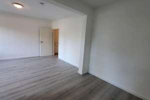 Erdgeschoß-frisch renoviert-separater Eingang-Balkon-Tiefgarage-von Privat – Elmshorner Straße 15, 25421 Pinneberg – Vorschaubild 3