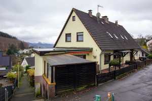 Einfamilienhaus mit 4 Schlafzimmern & Garage in ruhiger Höhenlage von Werdohl sucht neue Eigentümer! – Märkischer Kreis – Vorschaubild 1