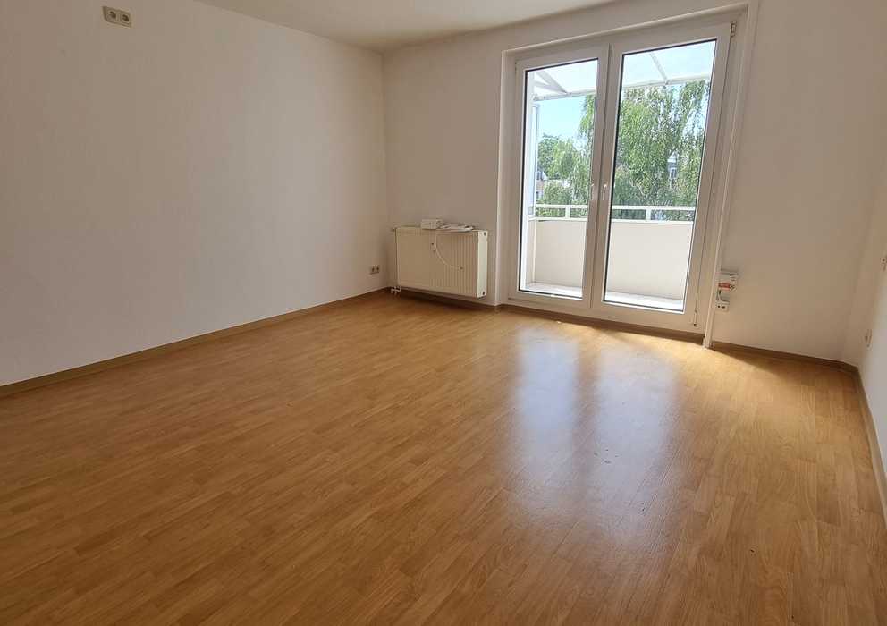 günstige 3-Zimmer-Wohnung in Bahnhofsnähe mit Balkon