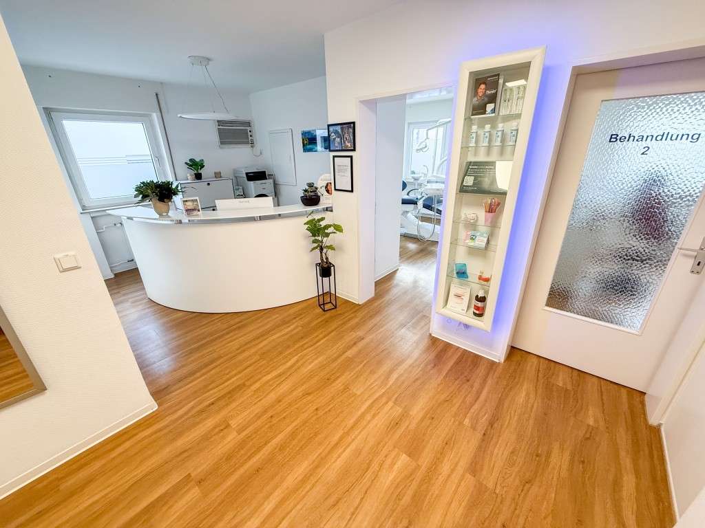 Immobilie in Eschborn - Attraktives Dreifamilienhaus im alten Ortskern von Eschborn-Niederhöchstadt! - Bild 1