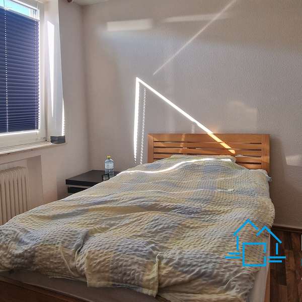 *** helle u. schöne 2-Zimmer-Wohnung mit Einbauküche und Balkon nähe Normaluhr ***