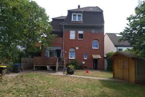 Wohnimmobilie mit neun Zimmern, Keller und Einbauküche in Alt-Homberg, Duisburg – Feldstraße 22, 47198 Alt-Homberg, Duisburg – Vorschaubild 2