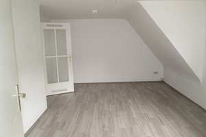 Charmante Wohnung im Dachgeschoss – ideal für Paare – Buschweidenweg 6, 38226 Lebenstedt, Salzgitter – Vorschaubild 2