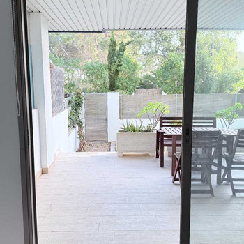 MAKELSOS APARTMENT MIT PRIVATEM GARTEN