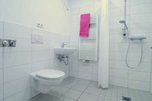 seniorengerechte 3-Raumwohnung mit flacher Dusche und Aufzug und Südbalkon