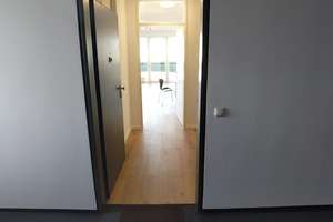 Stadtwohung 38 m² mit Luitpoldpark-Blick - 5. OG, Ostbalkon, neue Fenster, sofort verfügbar – Lerchenauerstr. 3, 80809 Am Luitpoldpark, München – Vorschaubild 3