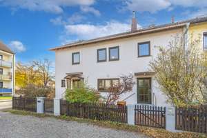 Raumwunder mit flexiblen Möglichkeiten: Haupthaus mit Einliegerwohnung – Die vollständige Adresse der Immobilie erhältst du vom Anbieter., 82256 Fürstenfeldbruck – Vorschaubild 2
