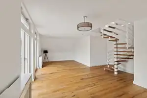Stilvolle Maisonette-Wohnung in Nienstedten – Modernisiert, lichtdurchflutet & mit Doppelbalkon! – Hamburg – Vorschaubild 3