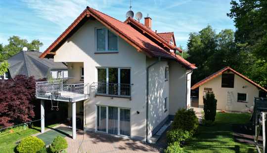Bild von Freistehendes Einfamilienhaus mit Einliegerwohnung  in Top Lage in Taunusstein !