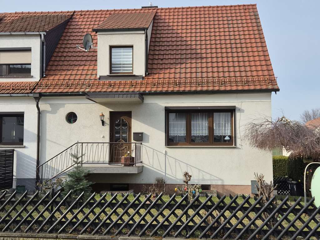 Immobilie in Ebersbach - Gepflegtes Einfamilienhaus mit 5,5 Zimmern und Garage in Ebersbach - Bild 2