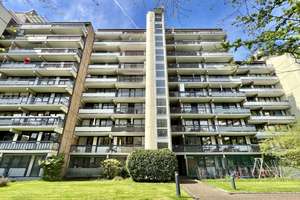 3-Zimmer-Wohnung mit eigenem Gartenanteil, Terrasse und Balkon inkl. 2 Garagen in Köln-Weiden