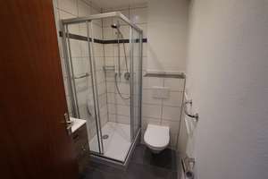 Charmante 2,5-Zimmer-Wohnung mit viel Licht und zwei Balkonen – Die vollständige Adresse der Immobilie erhältst du vom Anbieter., 81735 Waldtrudering, München – Vorschaubild 11