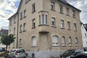 Gepflegte 2,5-Zimmer-Dachgeschosswohnung mit ausgebauter Dachbühne und Stellplatz in HN-Böckingen