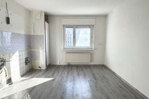 2-Zimmer-Wohnung in Augsburg-Hochfeld mit Entwicklungspotenzial – ideale Lage nahe Universität – Die vollständige Adresse der Immobilie erhältst du vom Anbieter., 86159 Hochfeld, Augsburg – Vorschaubild 3