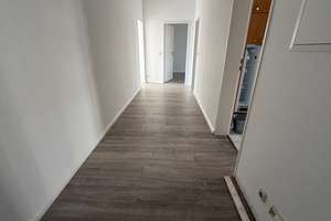 3. OG + Aufzug  + großer Balkon + 2er-WG-gerecht ! – Bernsdorfer Straße 69, 9126 Bernsdorf, Chemnitz – Vorschaubild 3