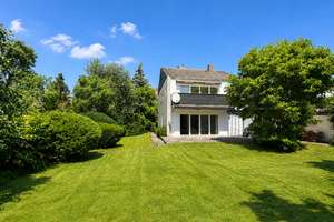 Ruhe, Sonne und viel Potenzial – Freistehendes Einfamilienhaus mit Garage, Kamin, Sauna !
