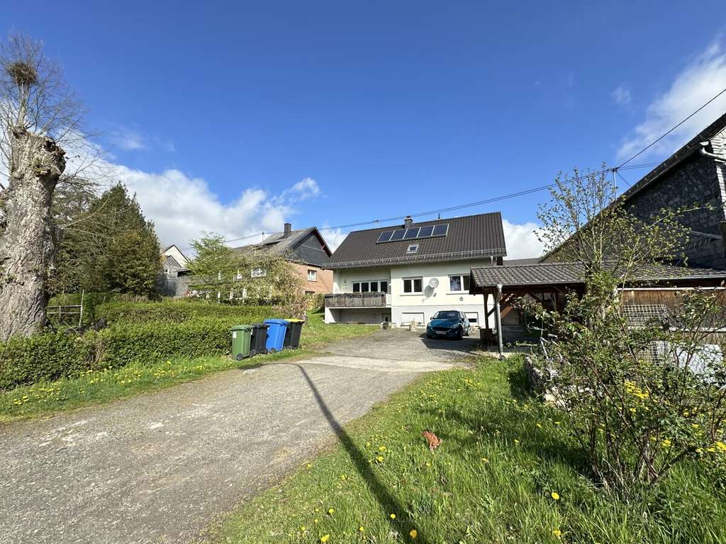 Immobilie in Niederweiler - Attraktives Zweifamilienhaus mit großem Potenzial und schönem Grundstück - Bild 3