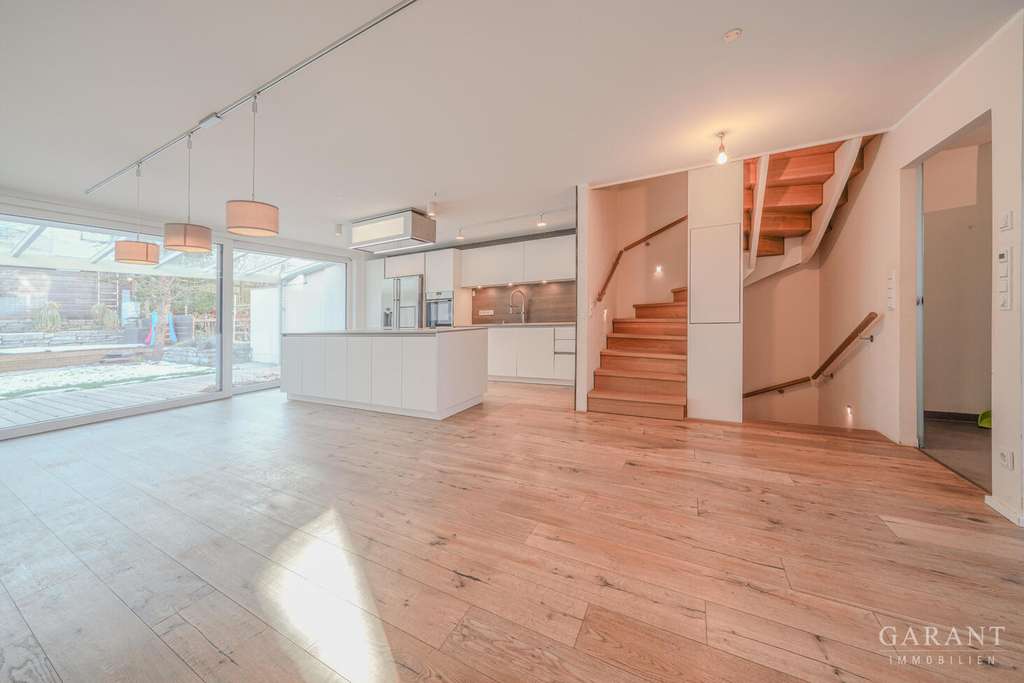 Immobilie in Zorneding - Modernes Reihenmittelhaus mit eigenem Pool im Garten - Bild 2