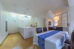 Herzogpark/Bogenhausen: 4-Zimmer-Wohnung mit Dachterrasse, Balkon und Garten – Kolbergerstr 18, 81679 Herzogpark, München – Vorschaubild 3