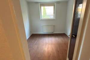 Schöne 4-Zimmer-Wohnung (auch geeignet für 3er-WG) in Stuttgart - Ost