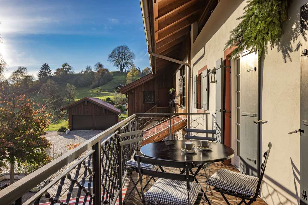 Immobilie in Frasdorf - Ein Refugium mit Stil - Anspruchsvoll Wohnen im Landschlößl - Bild 1