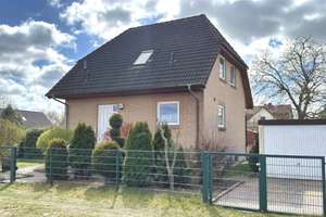 Sonnendurchflutetes Einfamilienhaus zum Wohlfühlen – Die vollständige Adresse der Immobilie erhältst du vom Anbieter., 12526 Bohnsdorf, Berlin – Vorschaubild 1