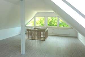 3,5-Raum-Maisonette-Wohnung mit Balkon und Einbauküche in Lübeck – Roonstraße 11, 23566 Sankt Gertrud, Lübeck – Vorschaubild 3