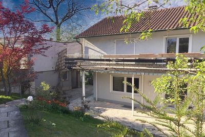 Zweifamilienhaus mit Einliegerwohnung oder großes Baugrundstück in Gerlingen.