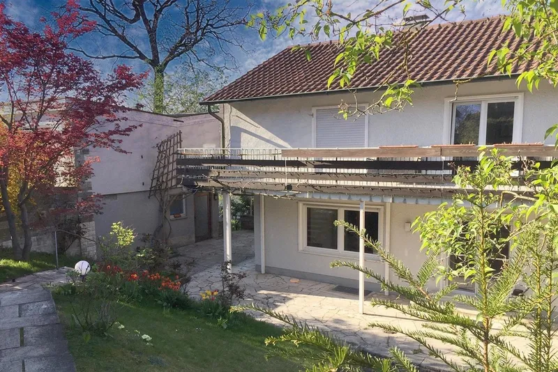 2Fam House + Annex – Gerlingen – Exclusive View Location