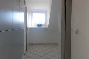 Über den Dächern Remscheids … 2-Zimmer-Wohnung mit Balkon und Einbauküche – Peterstraße 26, 42853 Remscheid – Vorschaubild 3