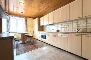 Wo Gemütlichkeit auf Stadtleben trifft – attraktive Eigentumswohnung mit Blick über Augsburg – Die vollständige Adresse der Immobilie erhältst du vom Anbieter., 86153 Am Schäfflerbach, Augsburg – Vorschaubild 2