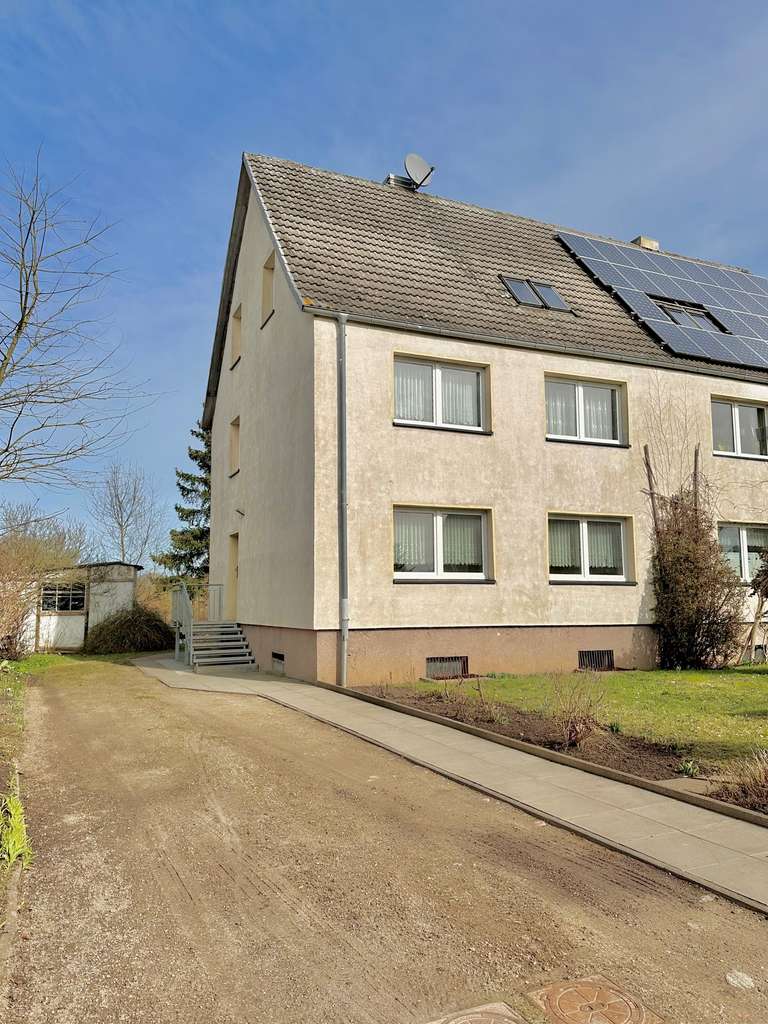 Immobilie in Schönberg - Großzügige Doppelhaushälfte mit Gartenparadies 
 "Viel Raum für Ihre Wohnideen" - Bild 1