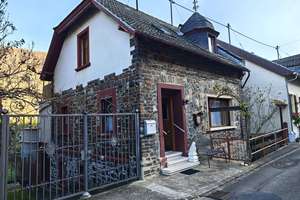 Trechtingshausen - Charmantes Einfamilienhaus mit markanter Bruchsteinfassade in Rheinstrand-Lage