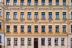 Stilvolle Eigentumswohnung mit Balkon in historischem Gründerzeithaus
