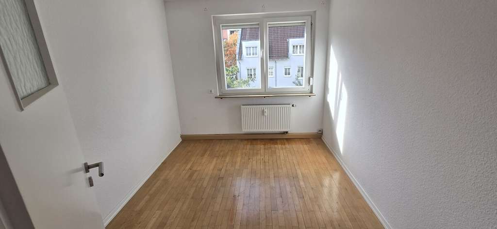 Immobilie in Neckarsulm - Helle Dachgeschosswohnung mit 3 Zimmern – zentral in Neckarsulm - Bild 2