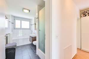 Stadtnah wohnen, ruhig leben – stilvolles Stadthaus in Trudering-Riem – Die vollständige Adresse der Immobilie erhältst du vom Anbieter., 81673 Josephsburg, München – Vorschaubild 11