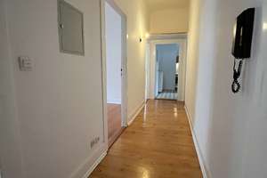 *SCHICKE AB WOHNUNG MIT EBK UND DIELENBODEN*