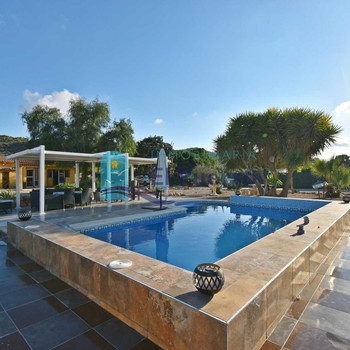 GERÄUMIGES, TEILWEISE RENOVIERTES ANWESEN MIT POOL IN MINGRANO REF 1276