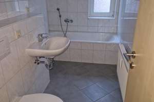 schöne Wohnung mit Balkon und Dielenboden (EBK möglich) – Schlosserstraße 27, 6112 Lutherplatz/Thüringer Bahnhof, Halle (Saale) – Vorschaubild 5
