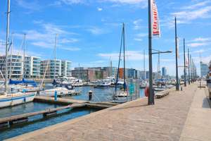 Spektakuläres Hafenpanorama auf der Penthouseebene – Die vollständige Adresse der Immobilie erhältst du vom Anbieter., 27568 Mitte, Bremerhaven – Vorschaubild 11