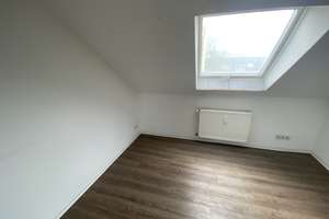 Helle 2,5-Zimmer-Dachgeschosswohnung – Gelsenkirchen-Schalke – Liebfrauenstraße 38, 45881 Schalke, Gelsenkirchen – Vorschaubild 3