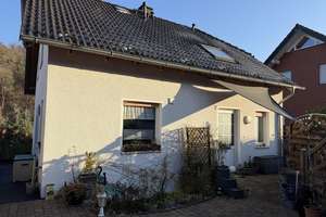 Familienfreundliches Einfamilienhaus mit separater Einliegerwohnung – Die vollständige Adresse der Immobilie erhältst du vom Anbieter., 32602 Vlotho – Vorschaubild 1
