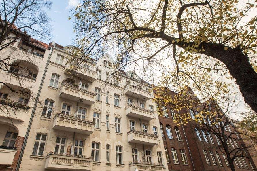 Altbau-Kapitalanlage am Tempelhofer Feld unter 3.500 €/m², Berlin – Bild 3