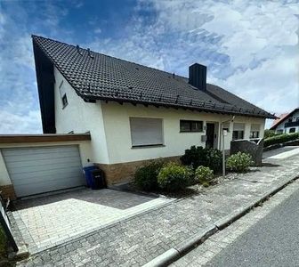 Großzügiges Einfamilienhaus mit Einliegerwohnung in sonniger, ruhiger Lage mit herrlicher Aussicht