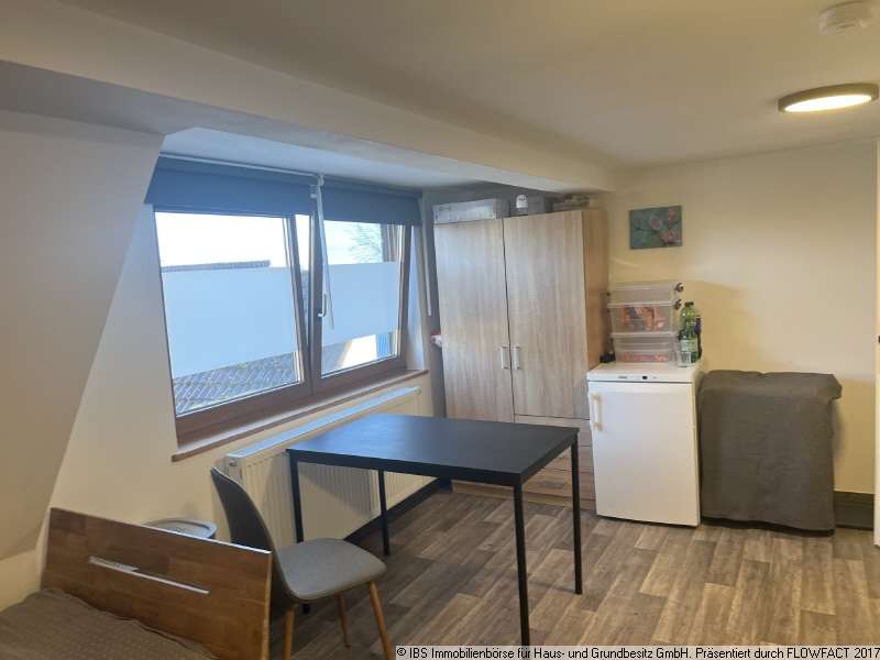 Immobilie in Schrozberg - Gepflegtes Wohnhaus mit 3 gemütlichesn Wohnungen, 2 Garagen und großem Garten - Bild 2